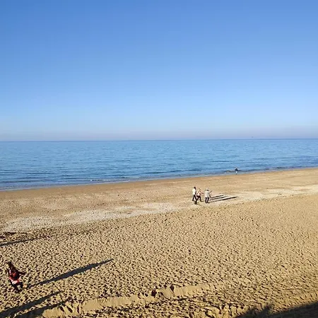 Un Nid D ' Cabourg