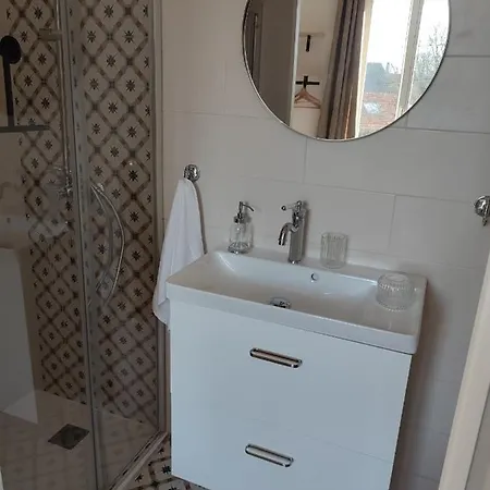 Un Nid D ' Кабур